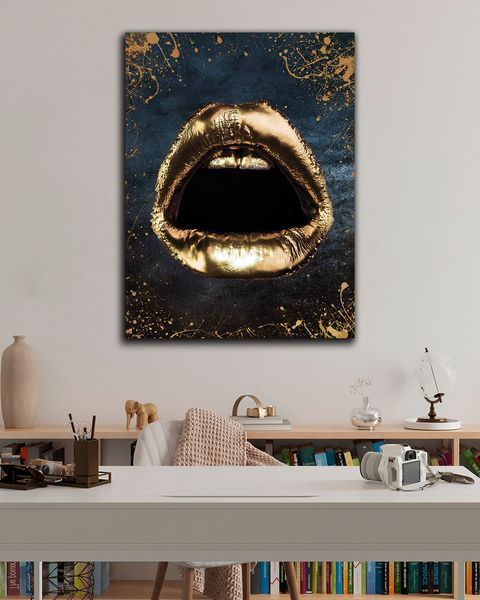 Картина с губами - Lips in Gold- 30х40 см